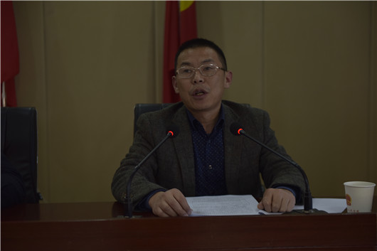 县委党校讲师邓坤明.jpg