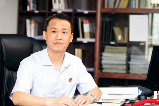 1钟华岗院长_副本.jpg