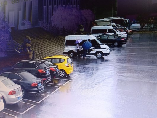 冒雨执行.jpg
