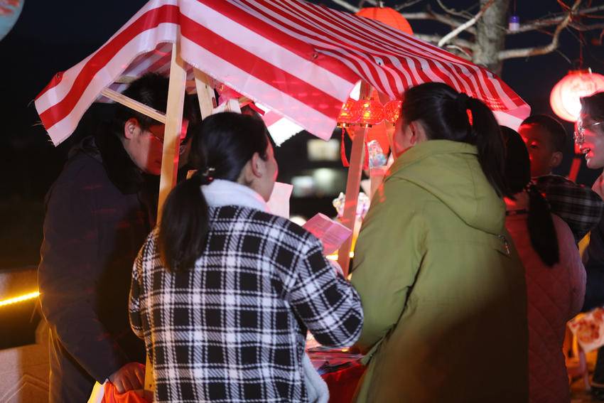 “良辰闹元宵·法治伴我行”丨通山县人民法院开展非遗灯谜普法游园会.docx