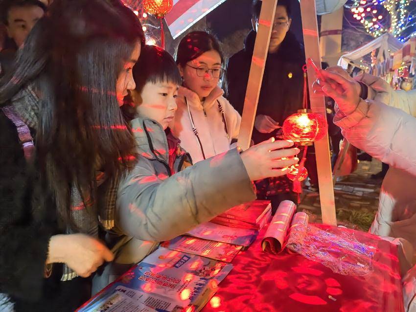 “良辰闹元宵·法治伴我行”丨通山县人民法院开展非遗灯谜普法游园会.docx